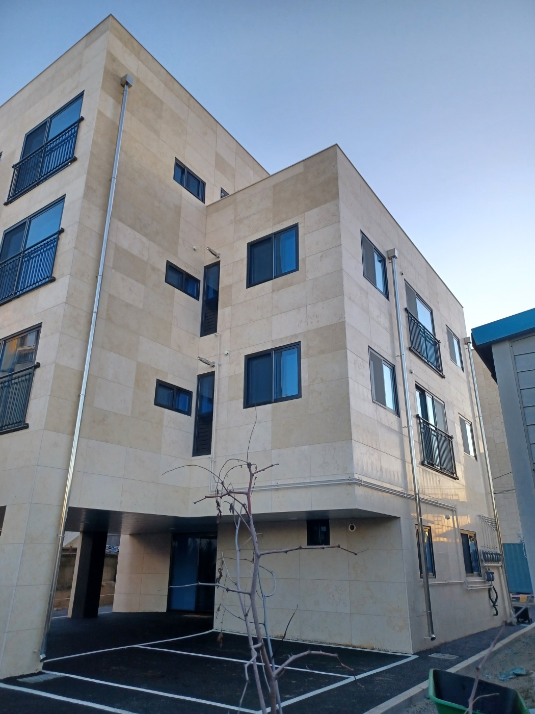 신대동 347-6번지 근생 및 다가구주택